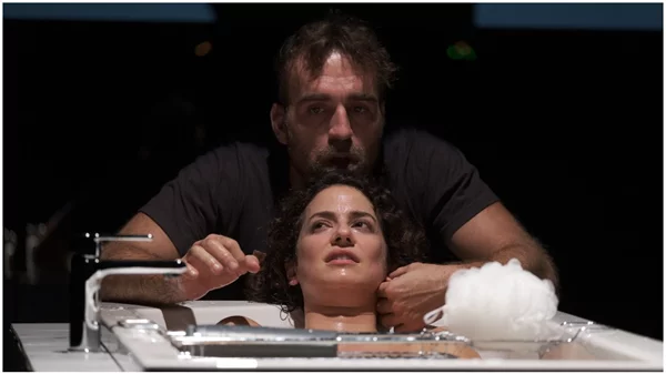 «Πόσο κοστίζει να ζεις;»: Οι πρώτες αποκλειστικές φωτογραφίες της παράστασης 